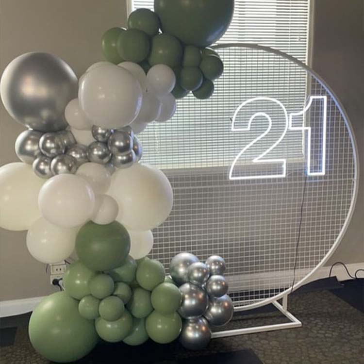 circle arch with grid