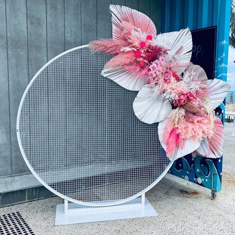 circle arch with grid