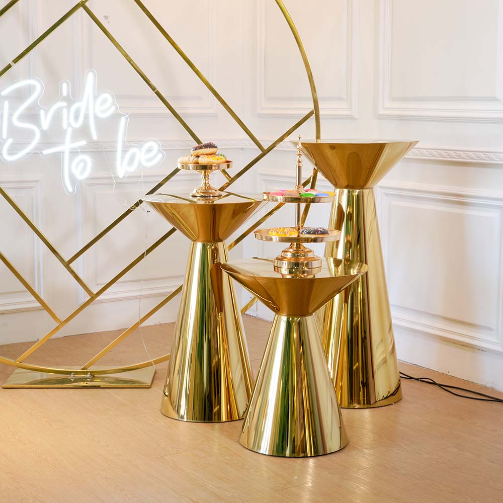 gold cake stand